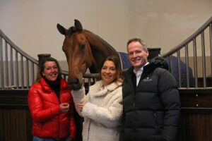 Mariska van Groningen (links) is voor Outdoor Gelderland een samenwerking aangegaan met Eric en Nory Morssinkhof. Foto Wendy Scholten